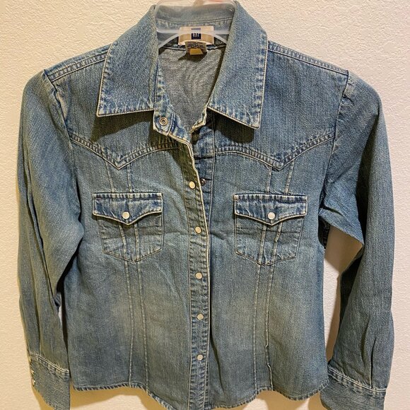 Gap Denim Shirt Women/Big Girl Blue Pearl Snap Button Pockets Long Sleeve Size S - Picture 1 of 3